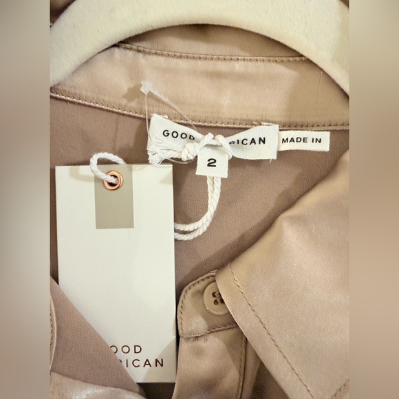 Good American Satin Fitted Button-Down Shirt in Champagne In Medium. - Picture 5 of 8
